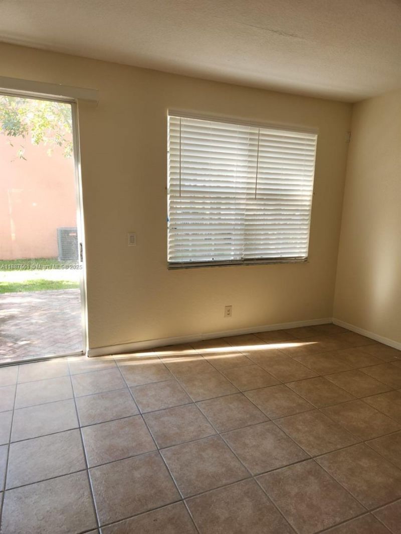 9166 NW 40th Pl, Sunrise, FL 33351 Photo