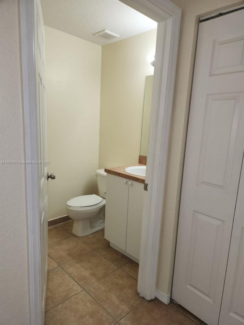 9166 NW 40th Pl, Sunrise, FL 33351 Photo