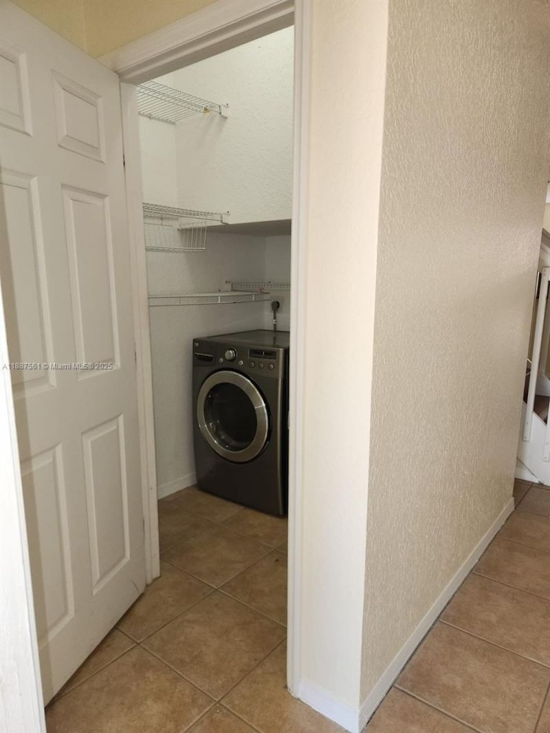 9166 NW 40th Pl, Sunrise, FL 33351 Photo