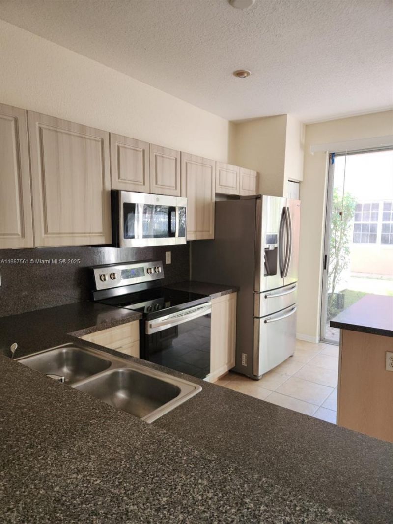 9166 NW 40th Pl, Sunrise, FL 33351 Photo