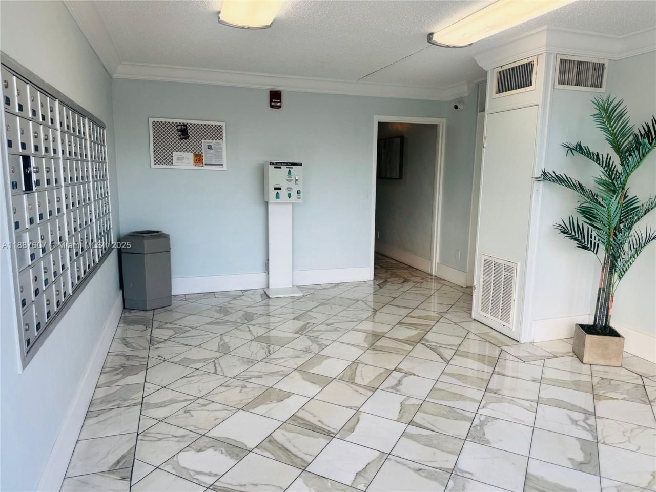 2000 NE 135th St, Unit 403, North Miami, FL 33181 Photo