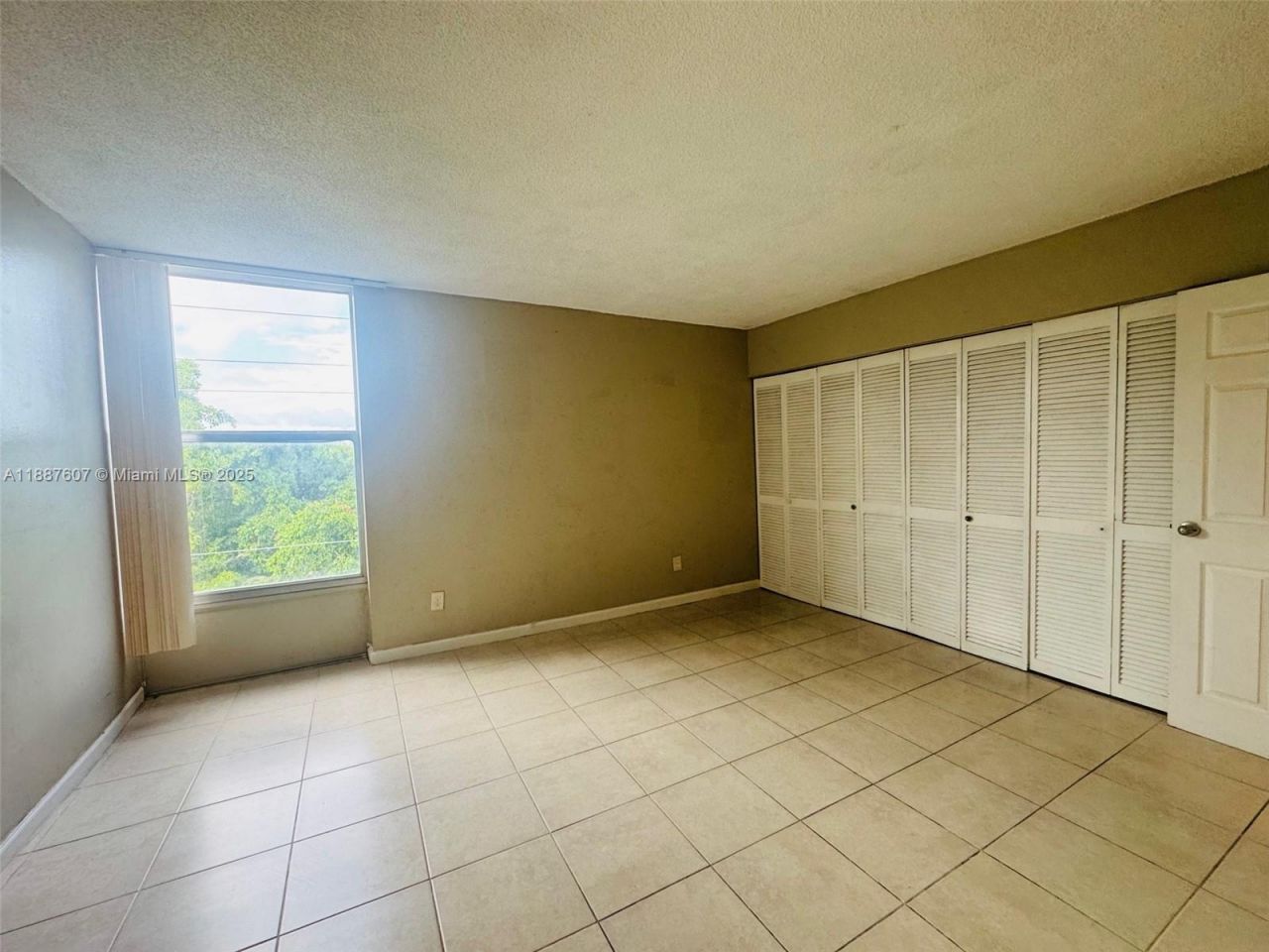 2000 NE 135th St, Unit 403, North Miami, FL 33181 Photo