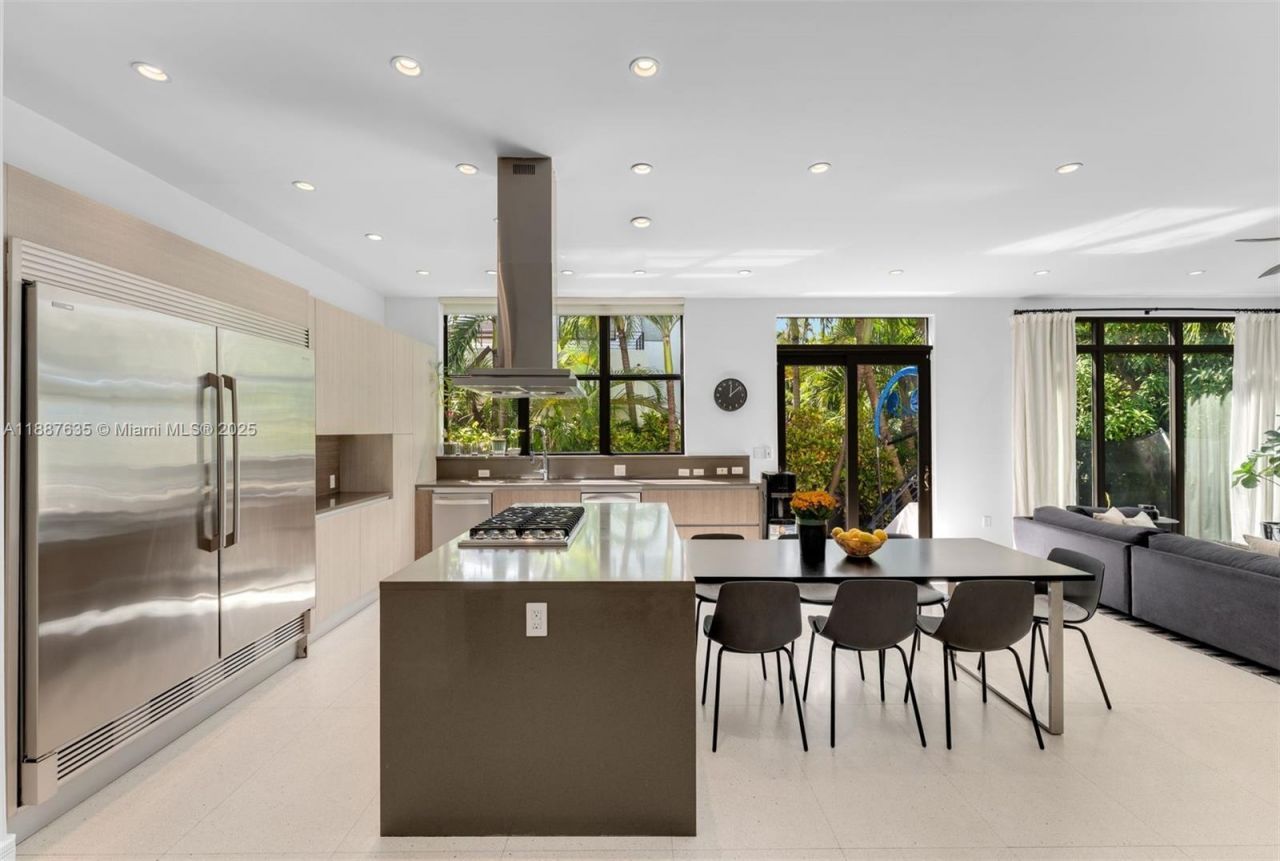 330 Caribbean Rd, Key Biscayne, FL 33149 Photo