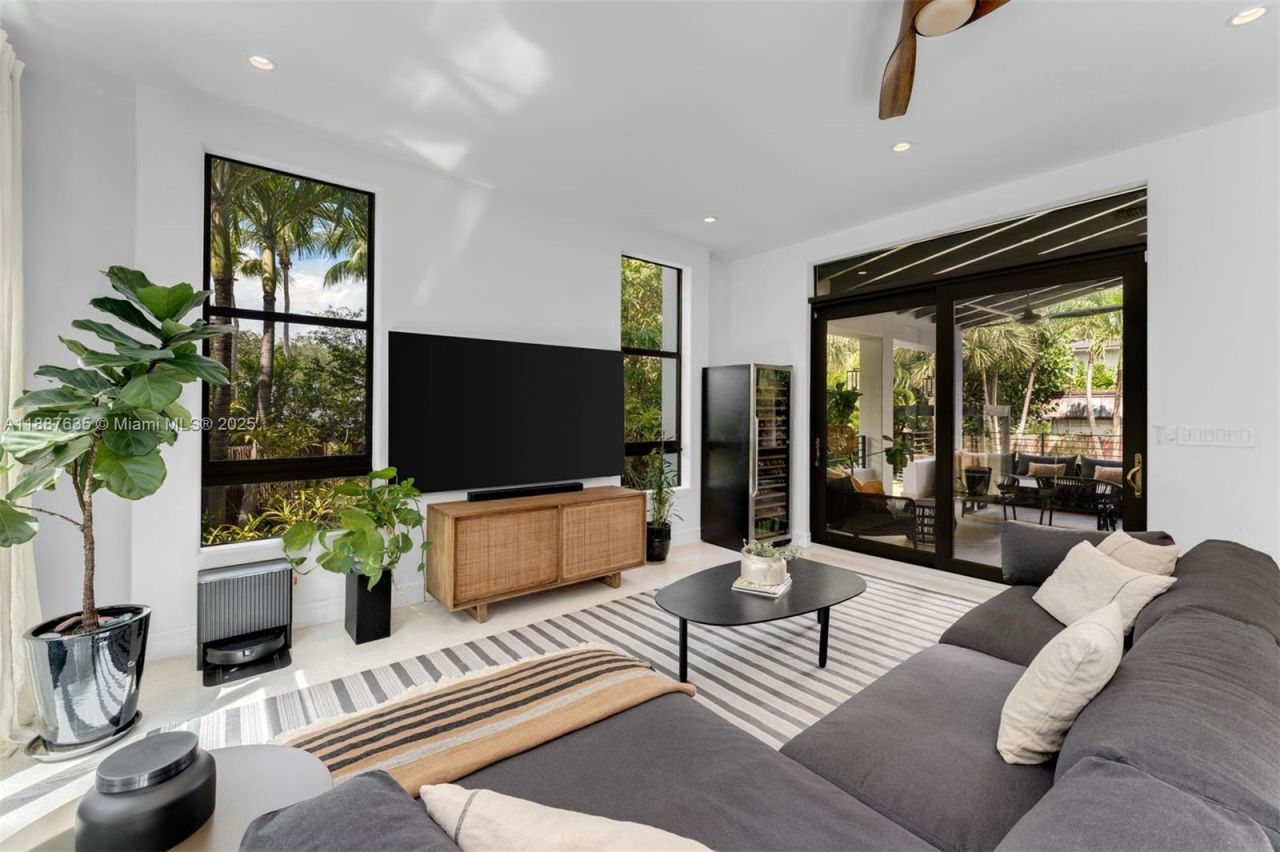 330 Caribbean Rd, Key Biscayne, FL 33149 Photo