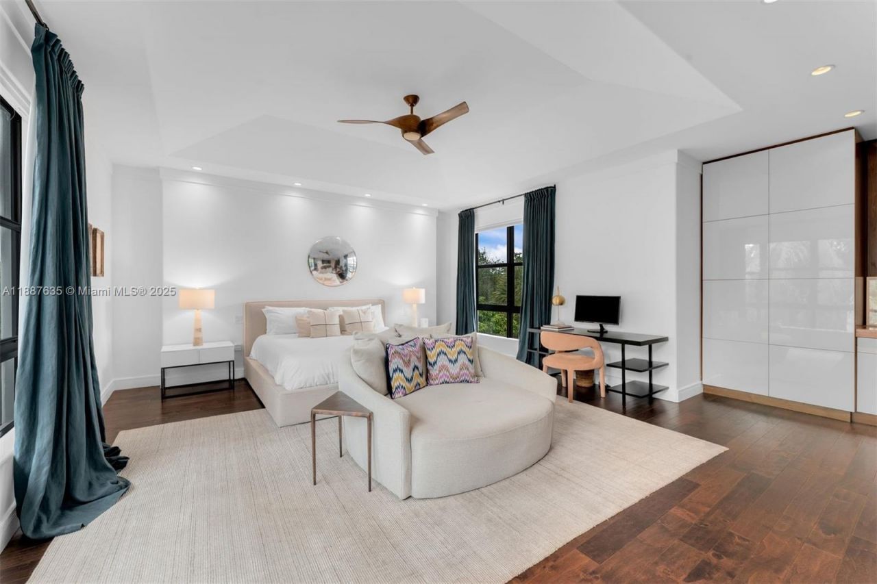 330 Caribbean Rd, Key Biscayne, FL 33149 Photo