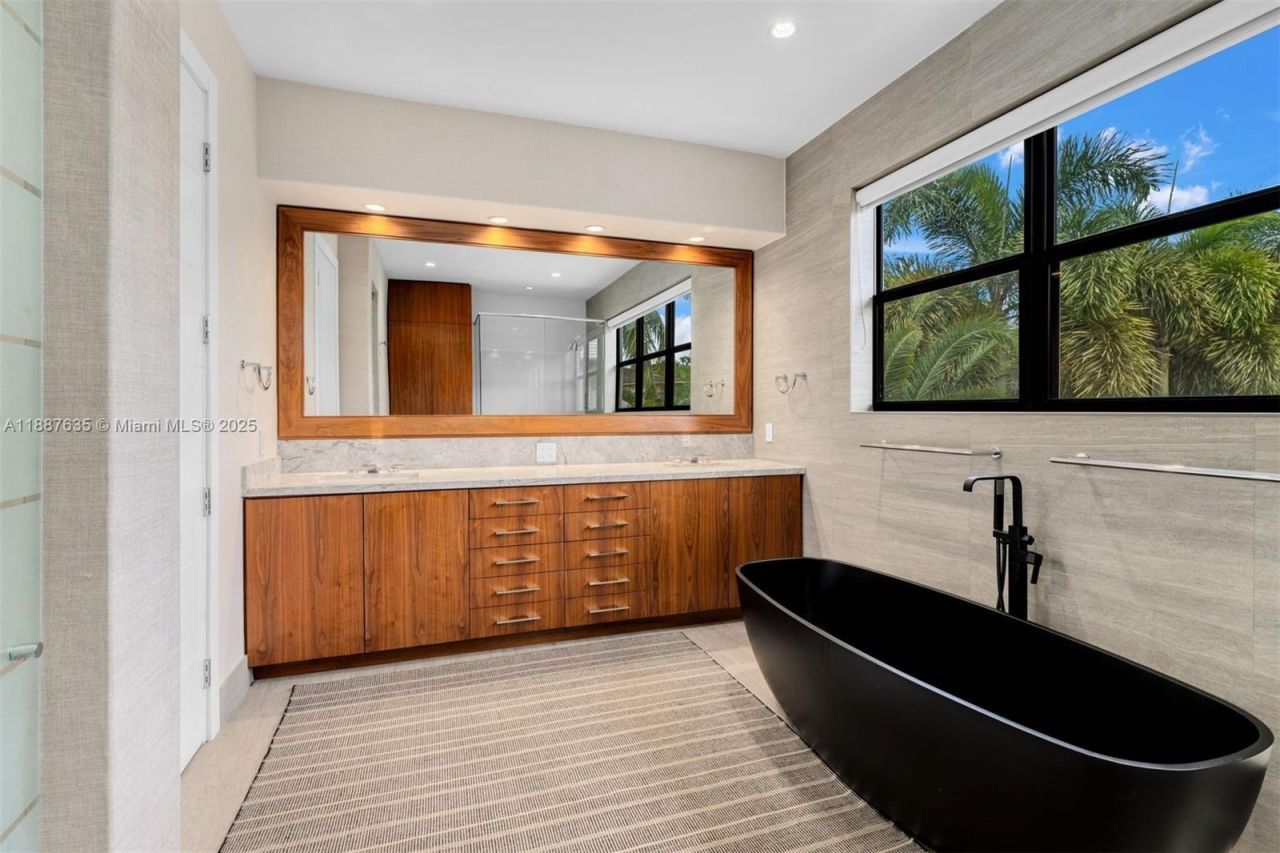 330 Caribbean Rd, Key Biscayne, FL 33149 Photo