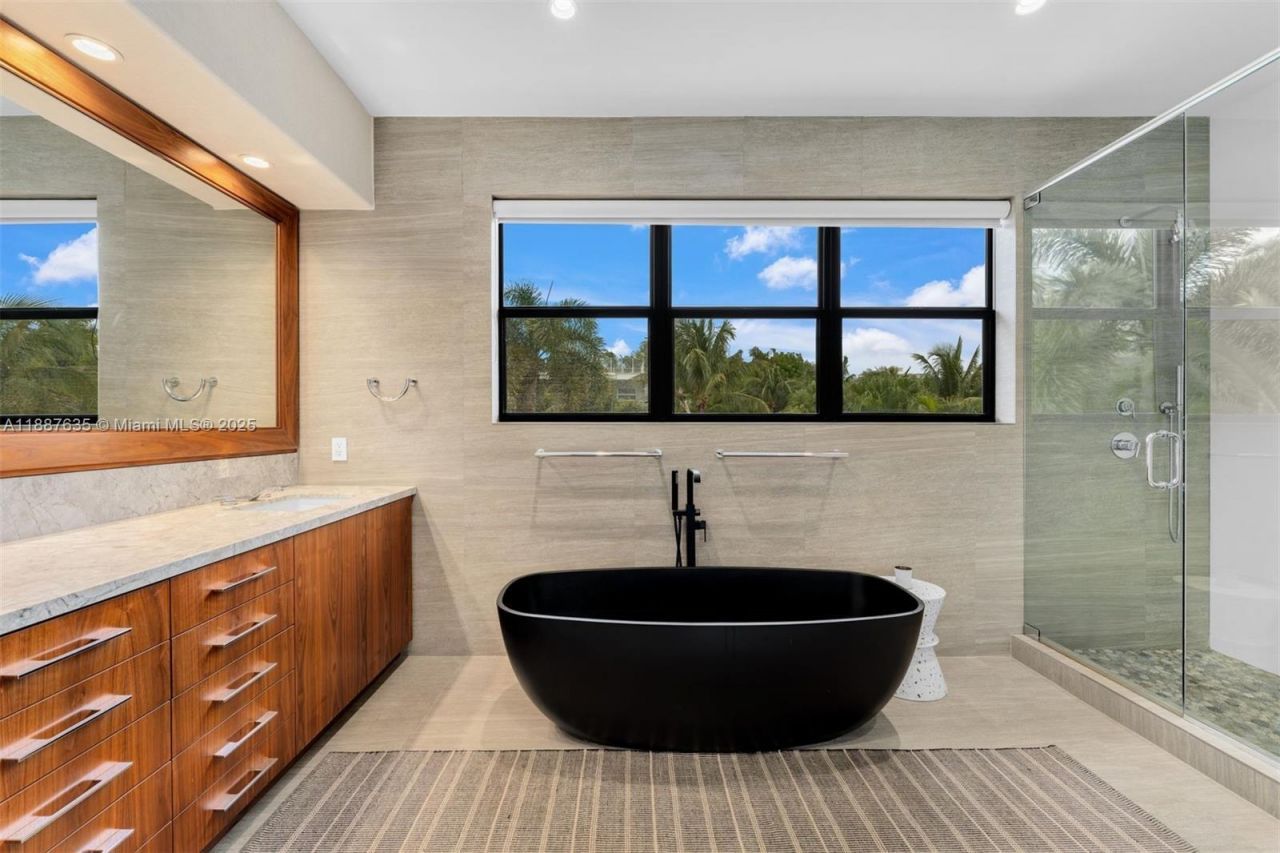 330 Caribbean Rd, Key Biscayne, FL 33149 Photo