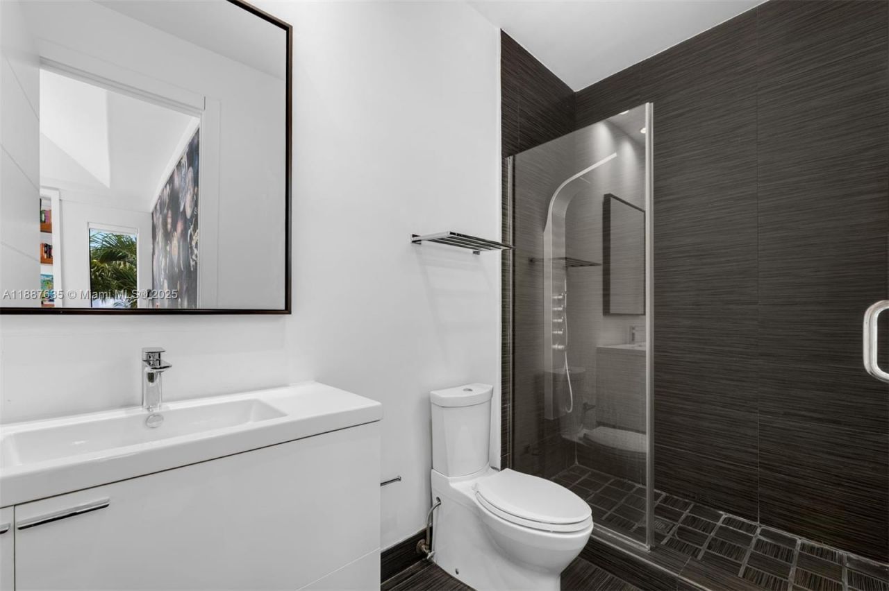 330 Caribbean Rd, Key Biscayne, FL 33149 Photo