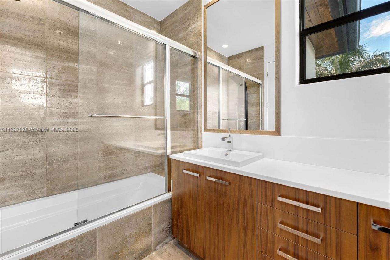 330 Caribbean Rd, Key Biscayne, FL 33149 Photo