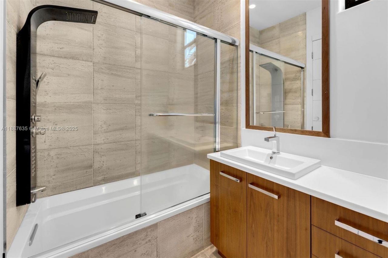 330 Caribbean Rd, Key Biscayne, FL 33149 Photo