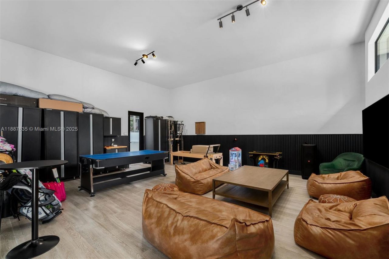 330 Caribbean Rd, Key Biscayne, FL 33149 Photo