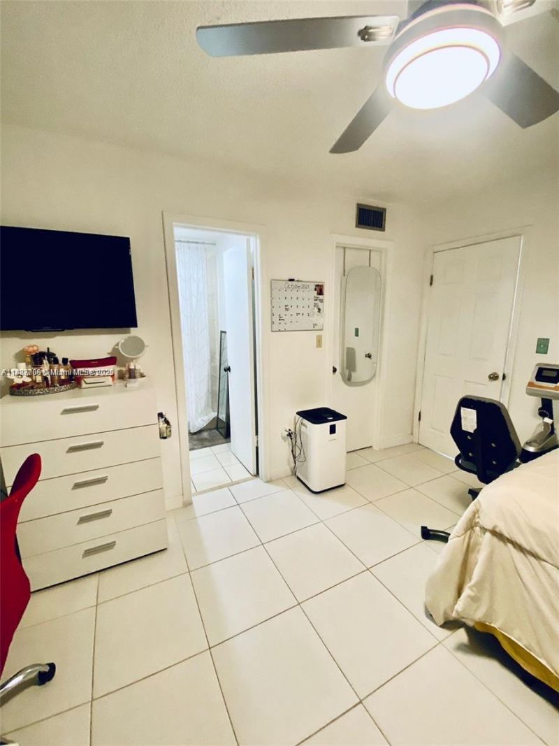 10000 NW 80 Ct, Unit 2565, Hialeah Gardens, FL 33016 Photo