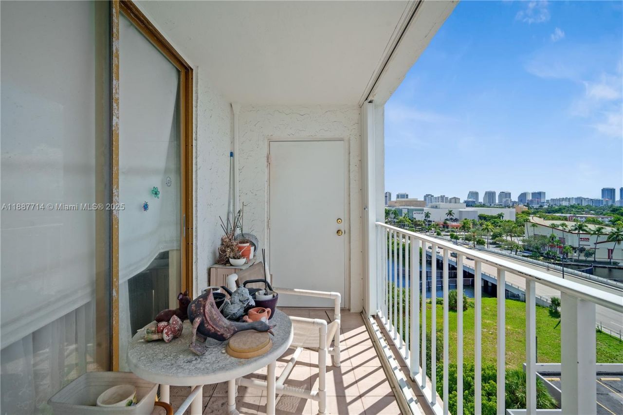 1160 N Federal Hwy, Unit 1018, Fort Lauderdale, FL 33304 Photo