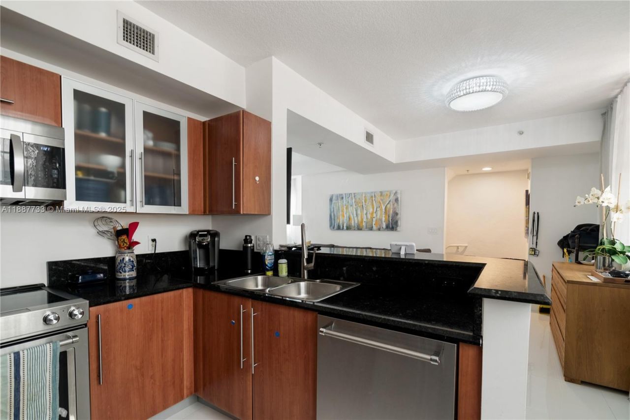 3232 SW 22nd Ter, Unit TH 115, Miami, FL 33145 Photo