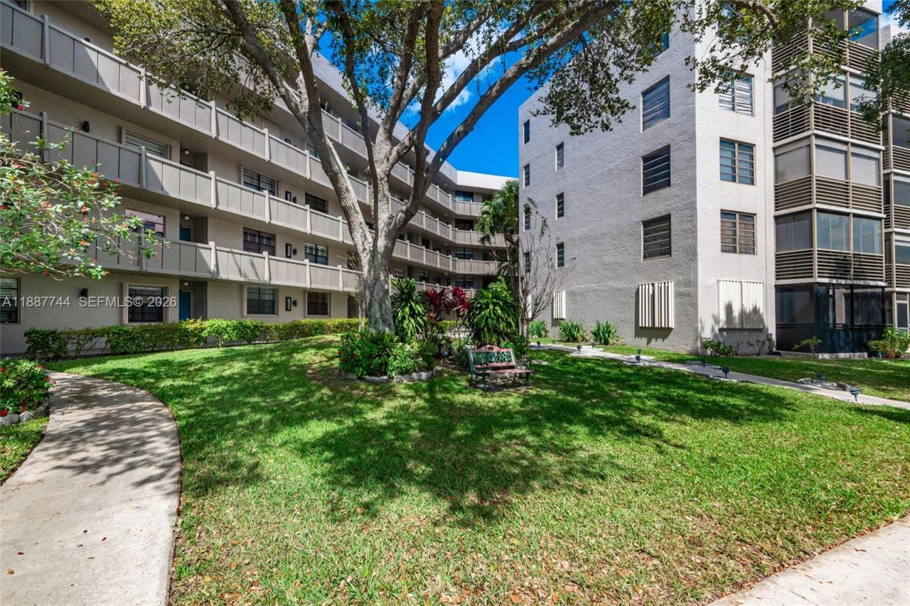 1100 Colony Point Cir, Unit 208, Pembroke Pines, FL 33026 Photo