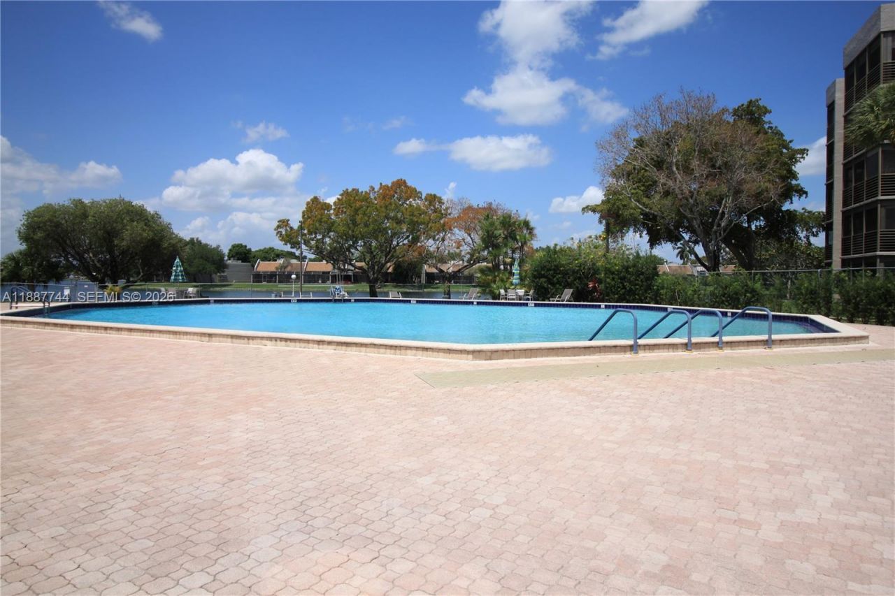 1100 Colony Point Cir, Unit 208, Pembroke Pines, FL 33026 Photo