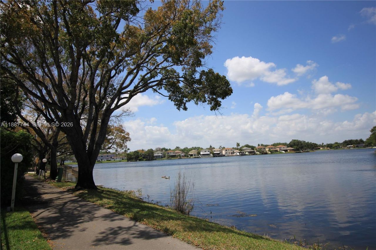 1100 Colony Point Cir, Unit 208, Pembroke Pines, FL 33026 Photo