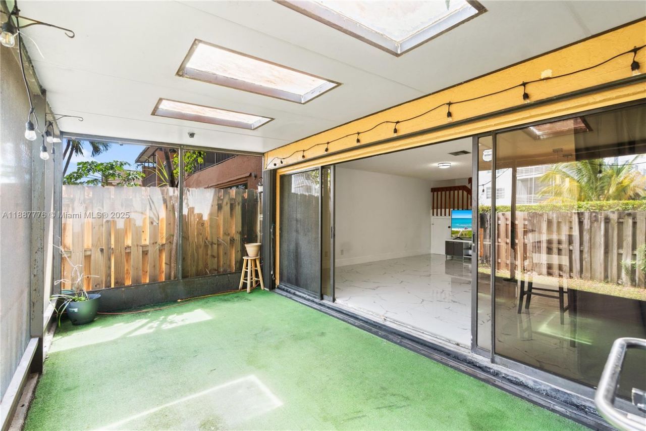 8033 NW 29th Street, Sunrise, FL 33322 Photo