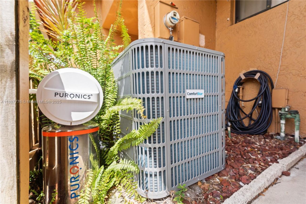 8033 NW 29th Street, Sunrise, FL 33322 Photo