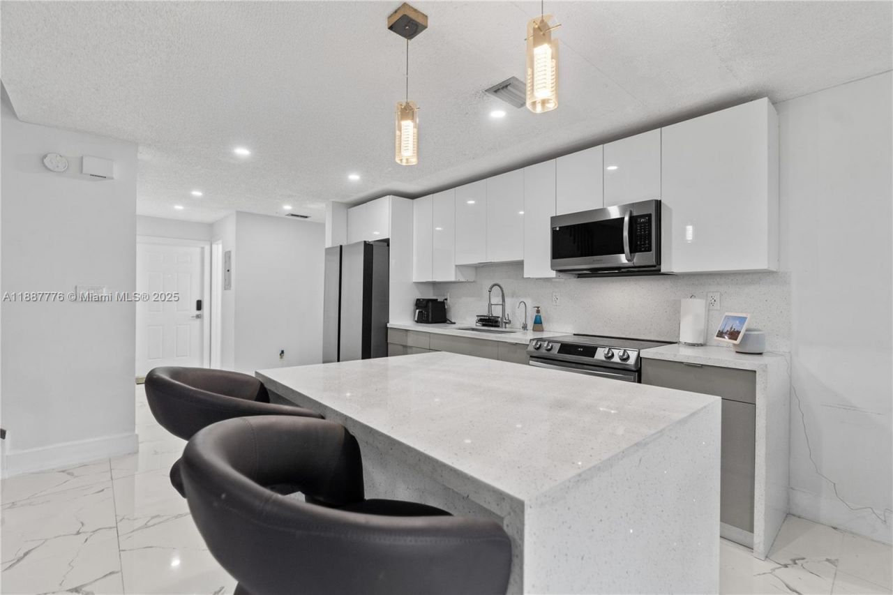 8033 NW 29th Street, Sunrise, FL 33322 Photo