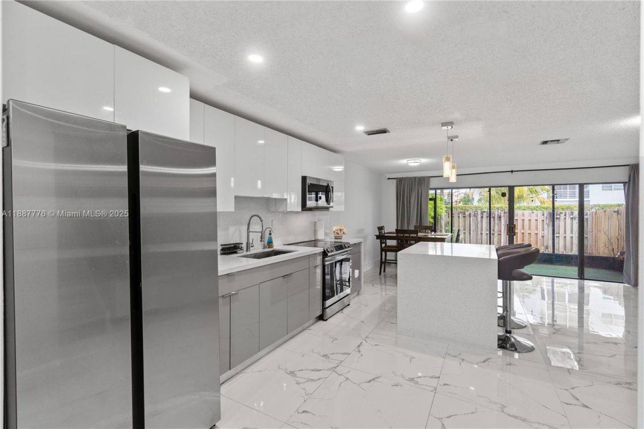 8033 NW 29th Street, Sunrise, FL 33322 Photo