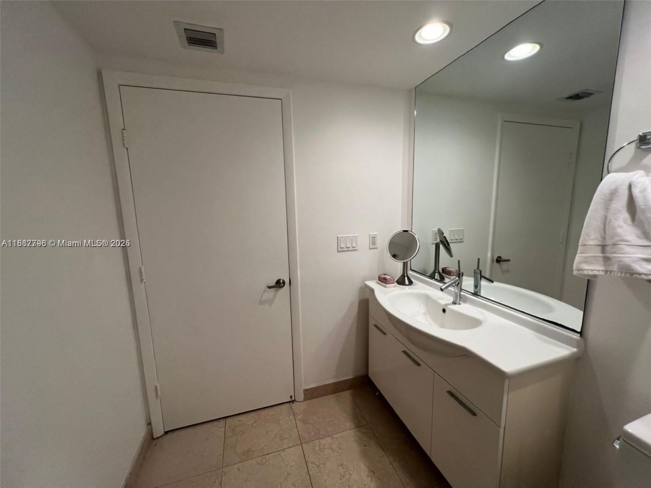 465 Brickell Ave, Unit 3202, Miami, FL 33131 Photo