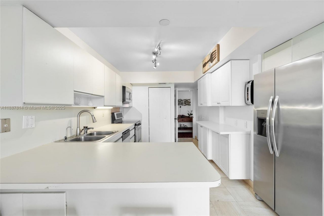 19667 Turnberry Way, Unit 3D, Aventura, FL 33180 Photo