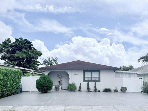 2150 NW 43rd St, Miami, FL 33142