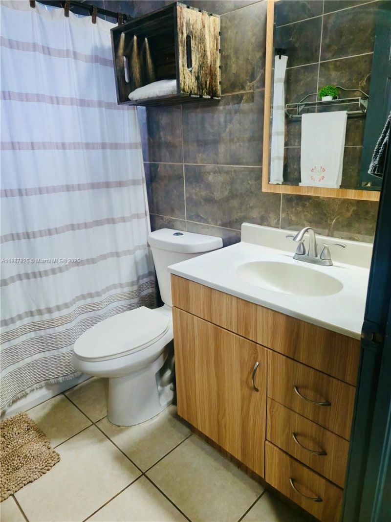 2150 NW 43rd St, Miami, FL 33142 Photo