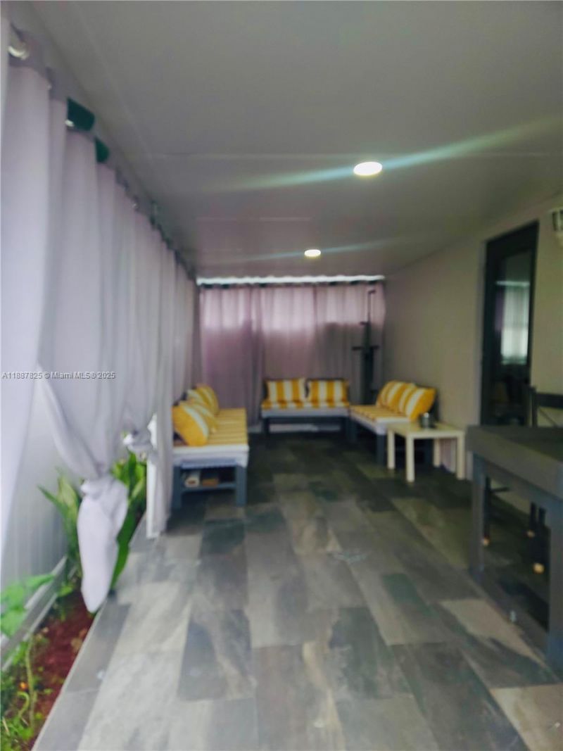 2150 NW 43rd St, Miami, FL 33142 Photo