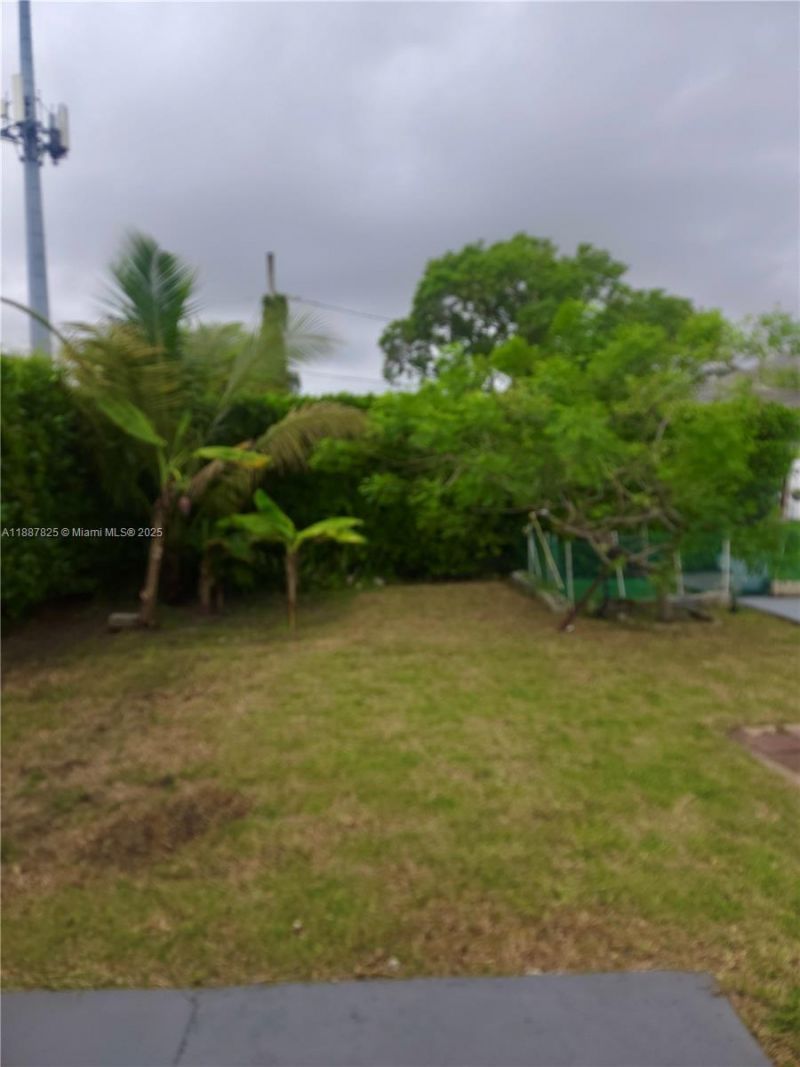 2150 NW 43rd St, Miami, FL 33142 Photo