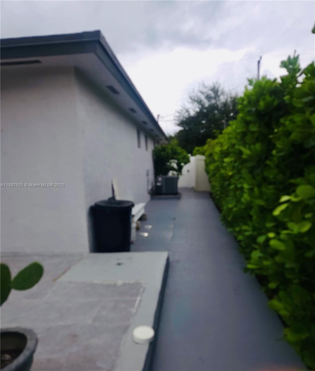 2150 NW 43rd St, Miami, FL 33142 Photo