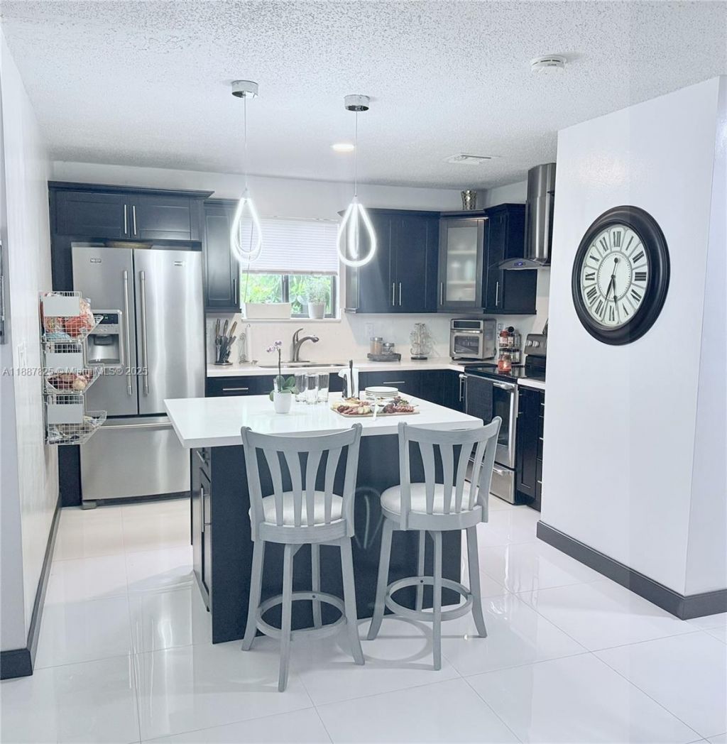 2150 NW 43rd St, Miami, FL 33142 Photo