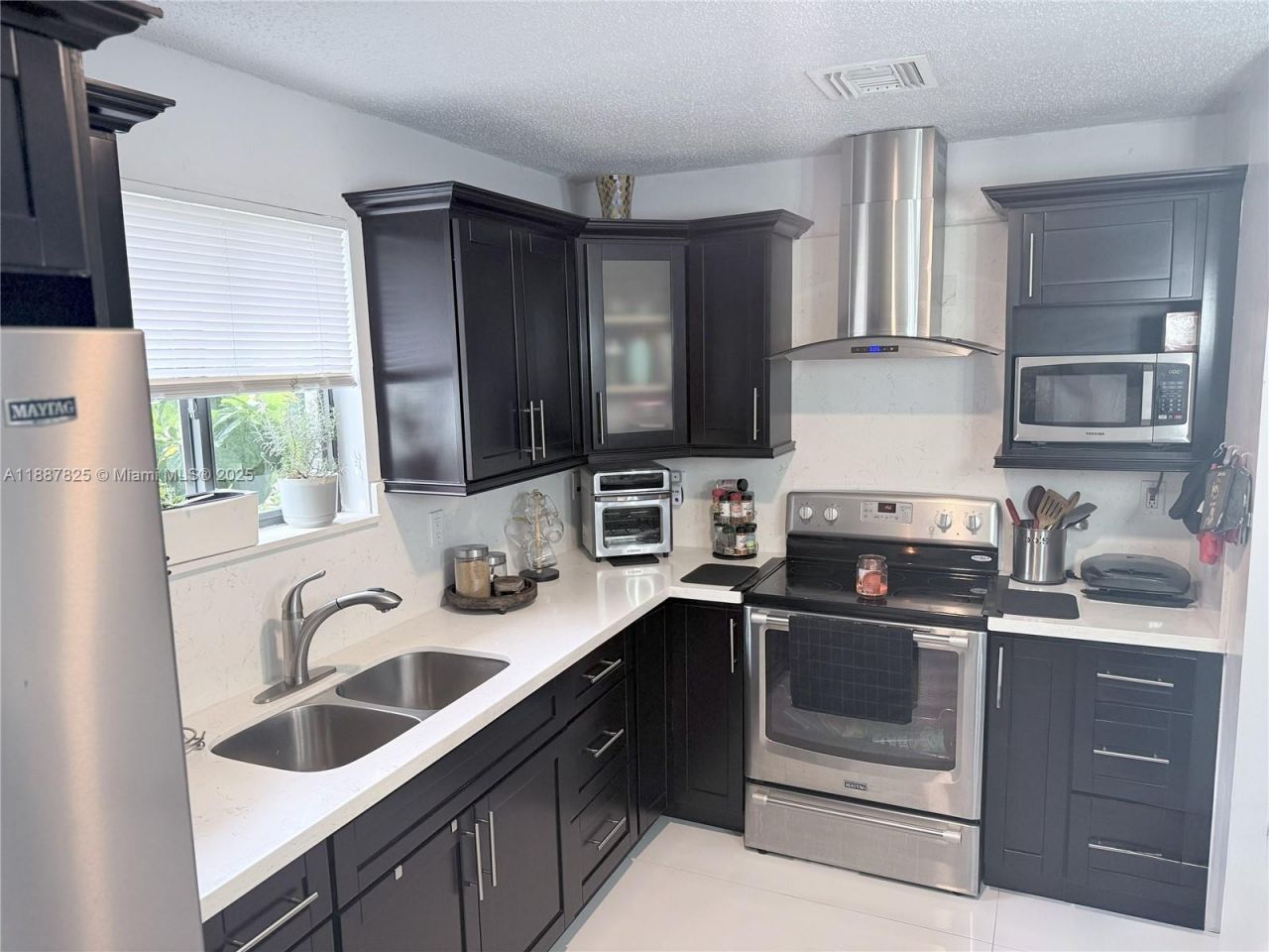 2150 NW 43rd St, Miami, FL 33142 Photo