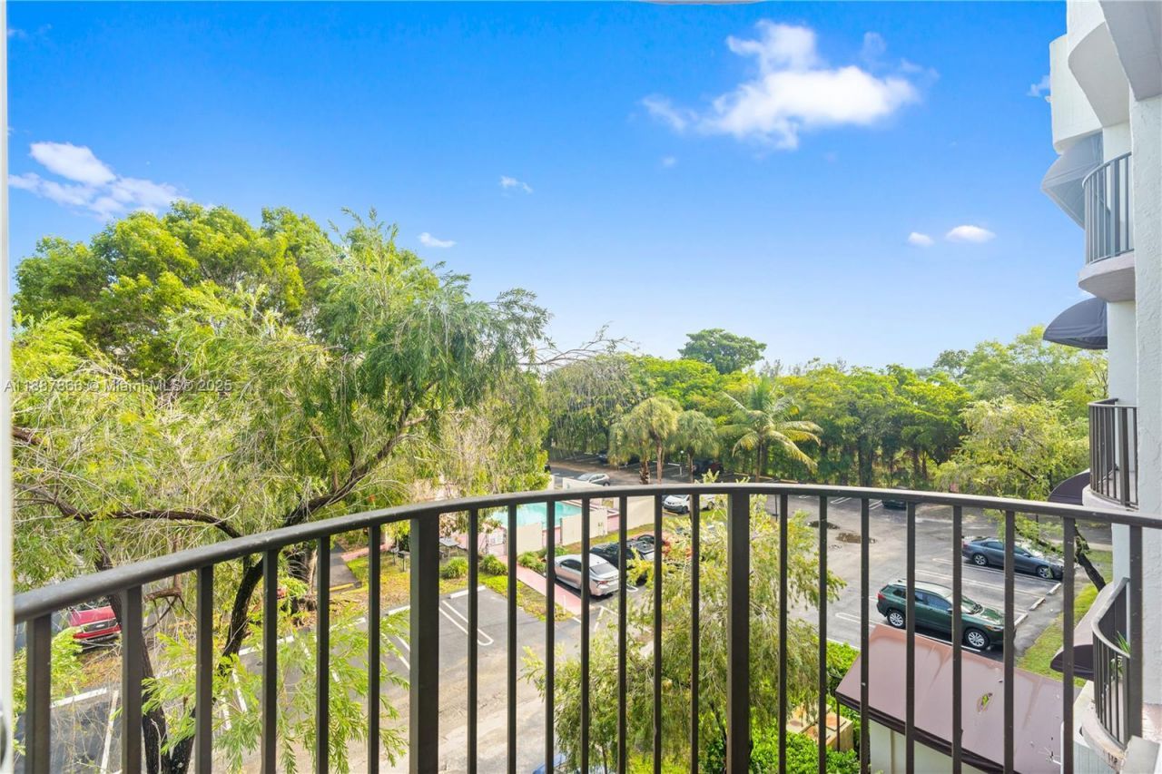 2701 Riverside Dr, Unit 413-B, Coral Springs, FL 33065 Photo