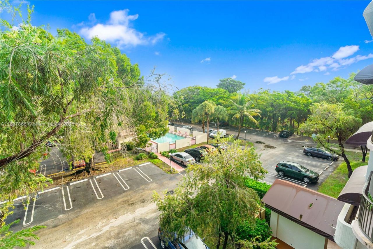 2701 Riverside Dr, Unit 413-B, Coral Springs, FL 33065 Photo
