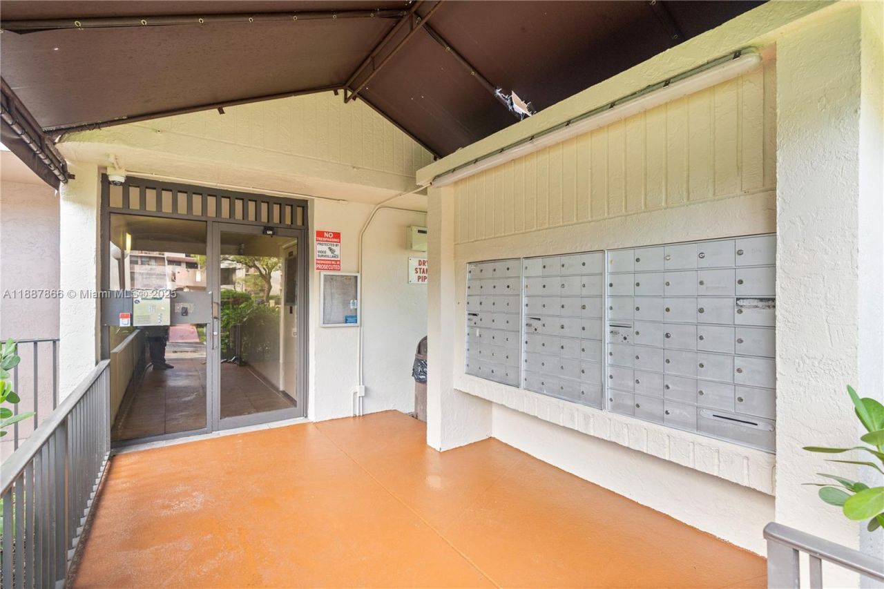 2701 Riverside Dr, Unit 413-B, Coral Springs, FL 33065 Photo