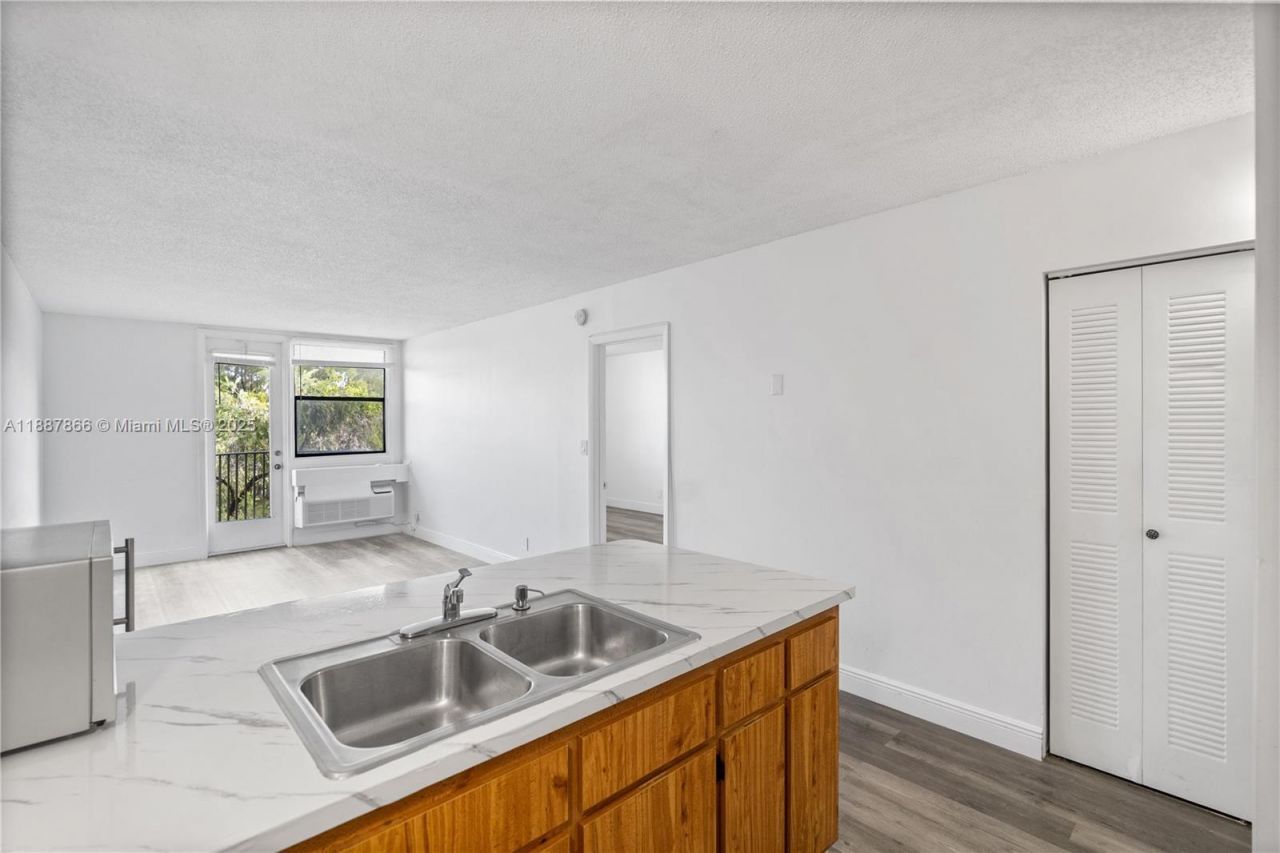 2701 Riverside Dr, Unit 413-B, Coral Springs, FL 33065 Photo