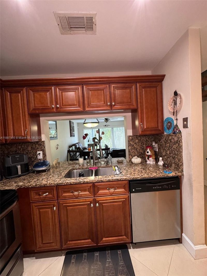 9204 NW 49th Pl, Sunrise, FL 33351 Photo