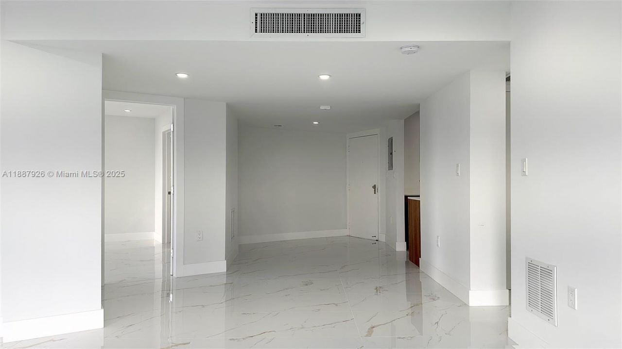 3301 N Country Club Dr, Unit 502, Aventura, FL 33180 Photo