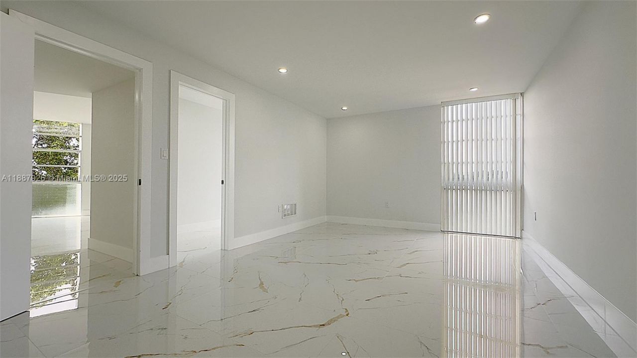 3301 N Country Club Dr, Unit 502, Aventura, FL 33180 Photo