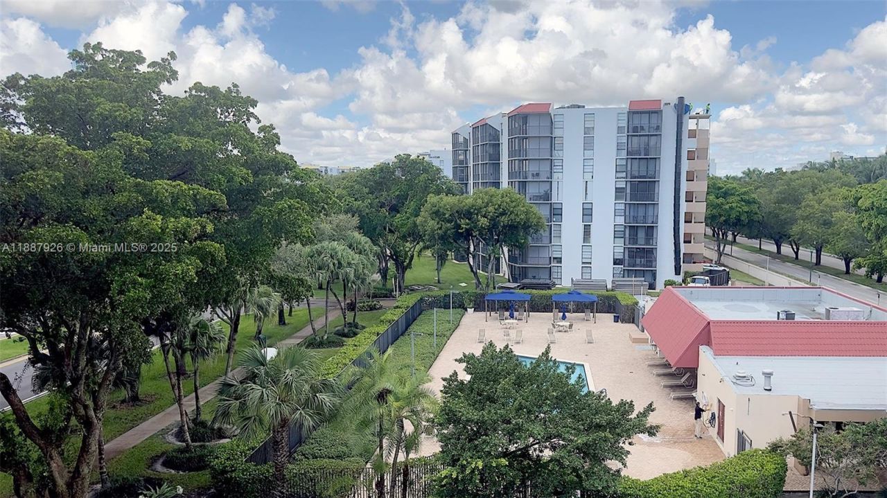 3301 N Country Club Dr, Unit 502, Aventura, FL 33180 Photo