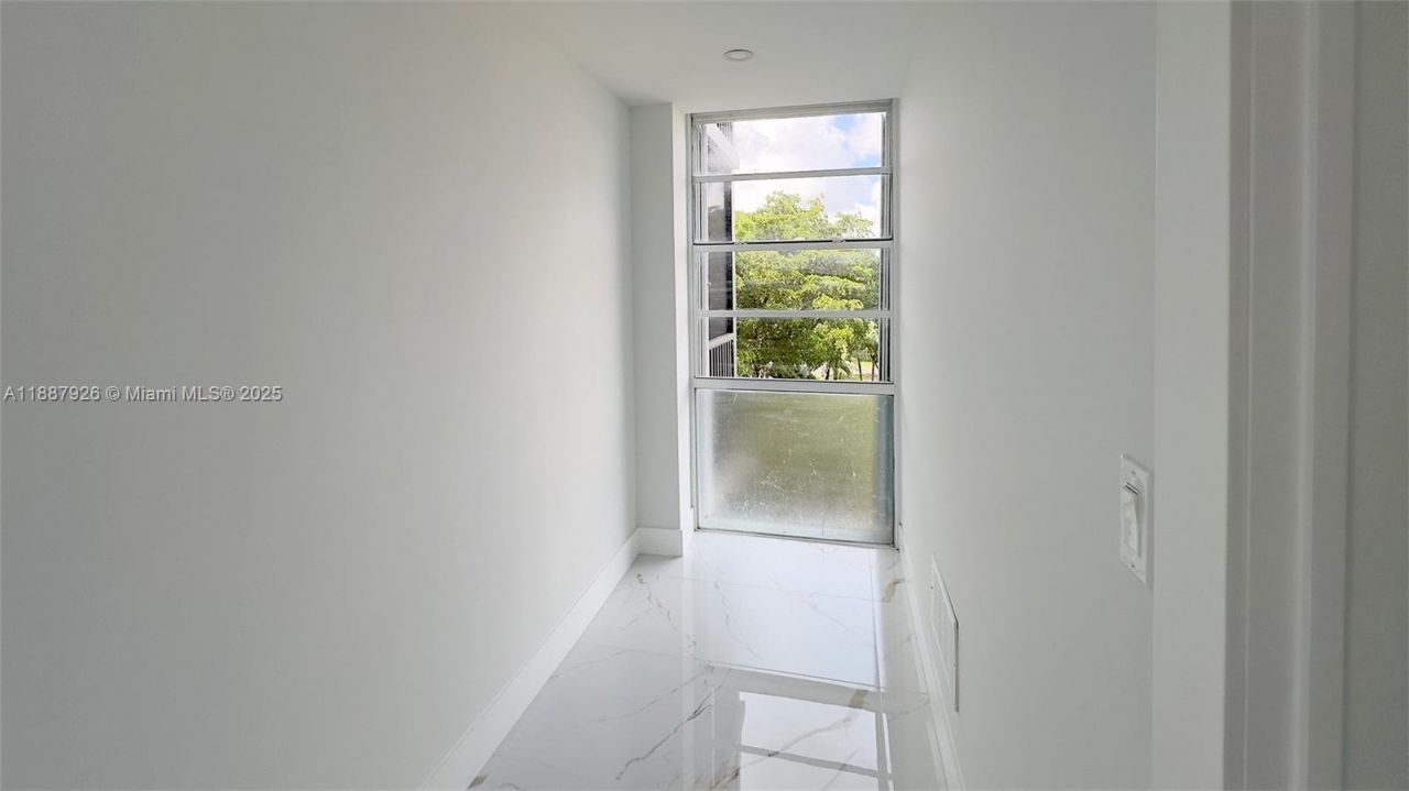 3301 N Country Club Dr, Unit 502, Aventura, FL 33180 Photo