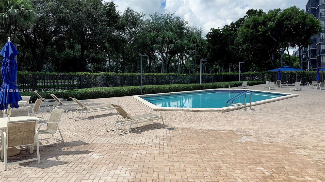 3301 N Country Club Dr, Unit 502, Aventura, FL 33180 Photo