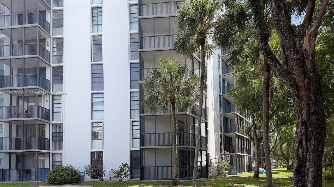 3301 N Country Club Dr, Unit 502, Aventura, FL 33180 Photo