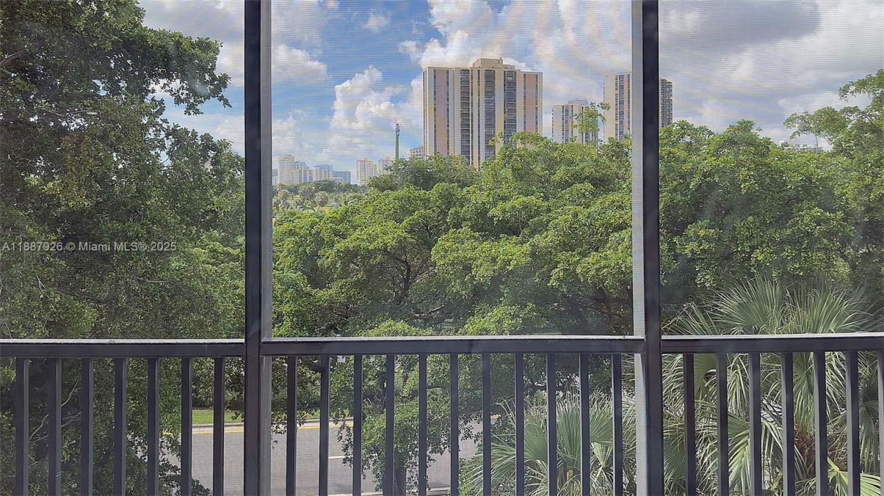 3301 N Country Club Dr, Unit 502, Aventura, FL 33180 Photo