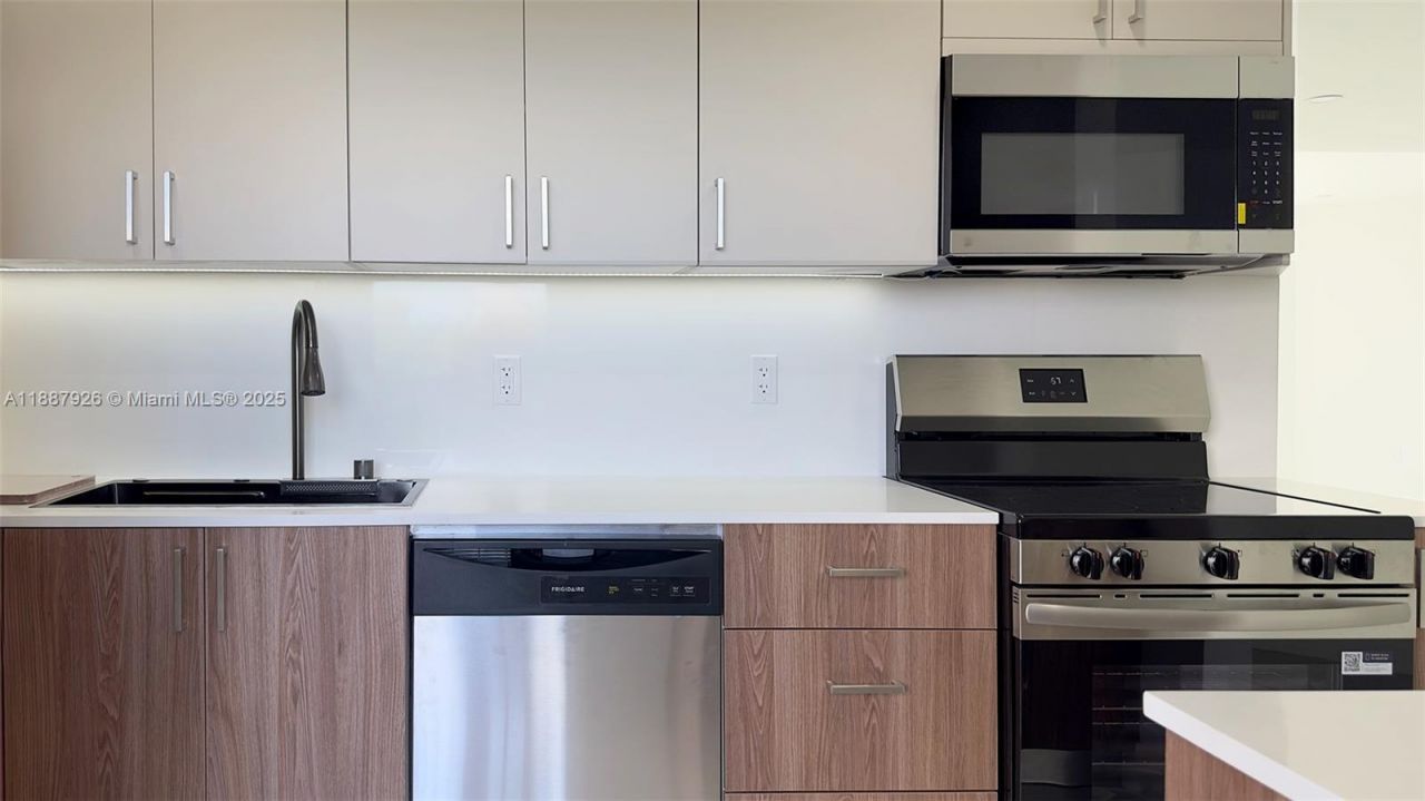 3301 N Country Club Dr, Unit 502, Aventura, FL 33180 Photo