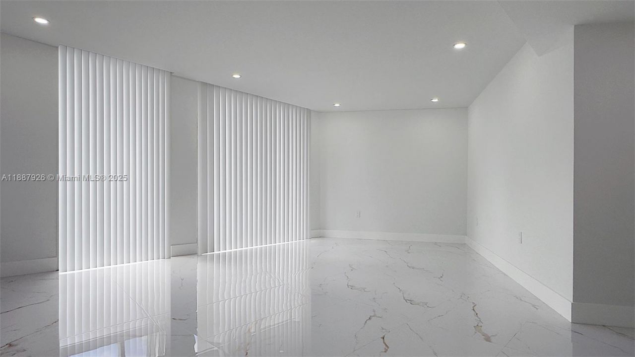 3301 N Country Club Dr, Unit 502, Aventura, FL 33180 Photo