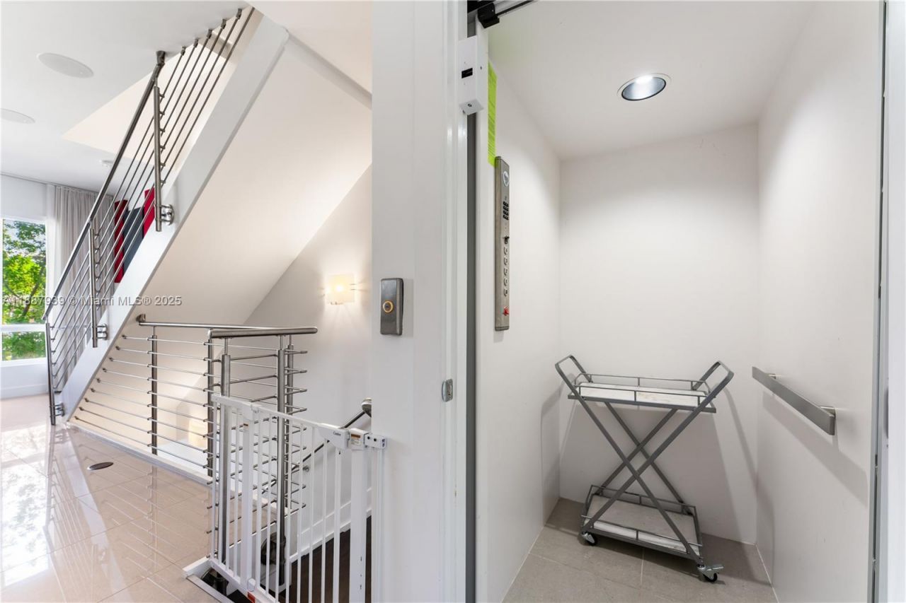 10354 NW 64th St, Doral, FL 33178 Photo