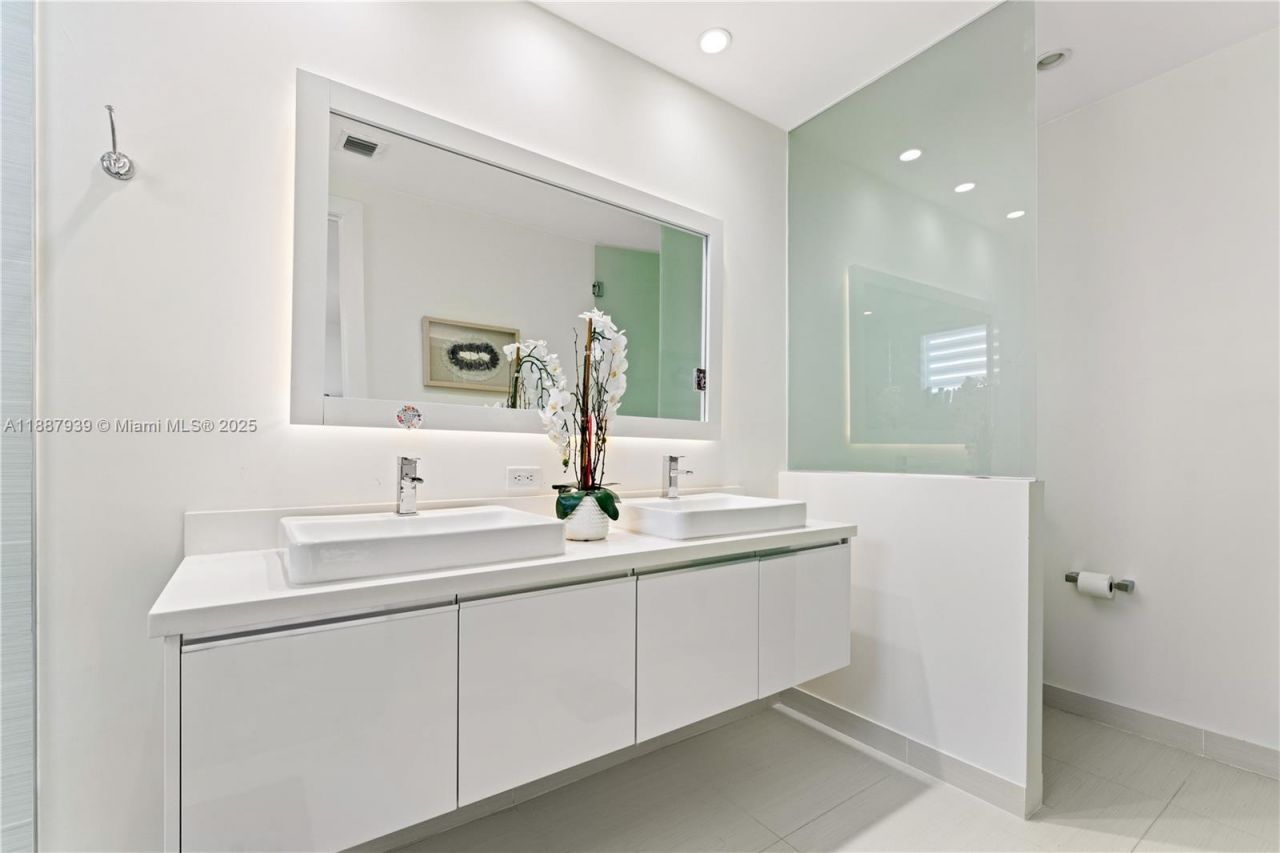 10354 NW 64th St, Doral, FL 33178 Photo